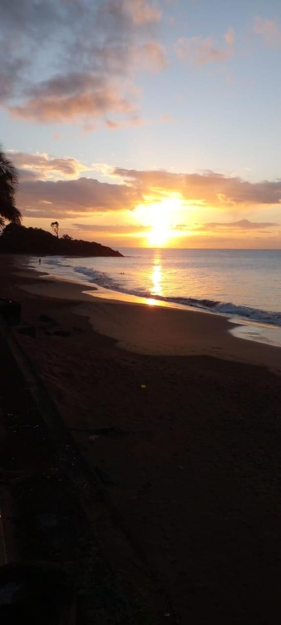 Au Coucher Du Soleil Deshaies Kültér fotó